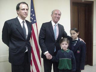 Dr. Gordon Caruana-Dingli and Starshine students with U.S. 
Ambassador to Malta, Mr. A. Gioia.